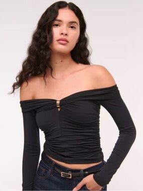 Abercrombie & Fitch Black Off-Shoulder Ruched Long-Sleeve Crop Top